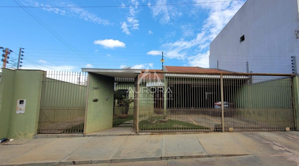 CASA À VENDA NO BAIRRO SANTA CRUZ