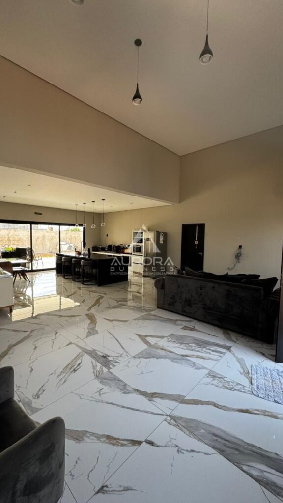 Casa á Venda no Parque das Laranjeiras